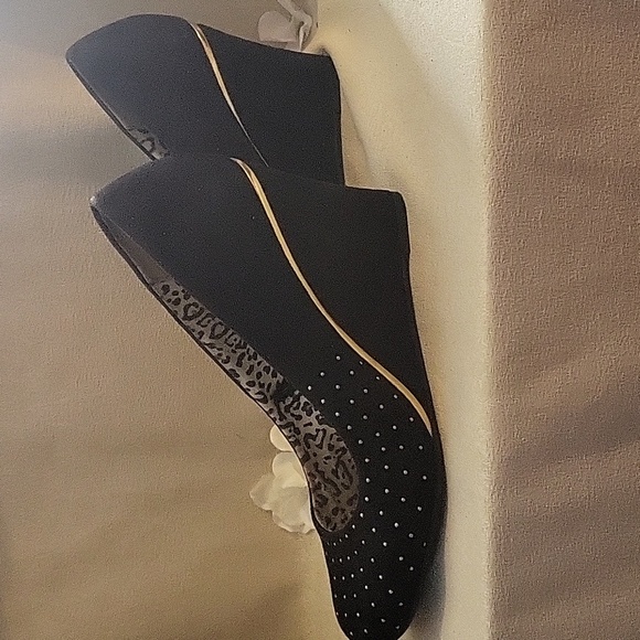 Shoes - Picture 2 of 3